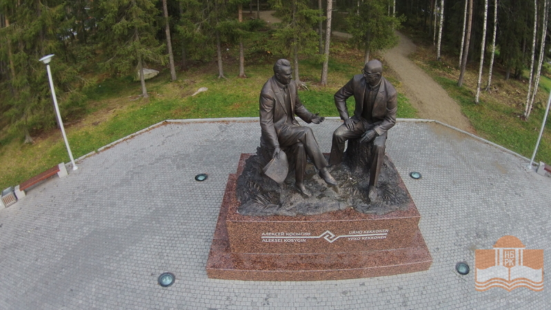 Памятник Алексею Косыгину и Урхо Кекконену в Костомукше