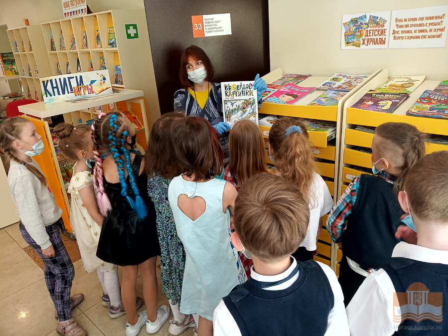 Знакомство с книгами из фонда Центра детского чтения НБ РК