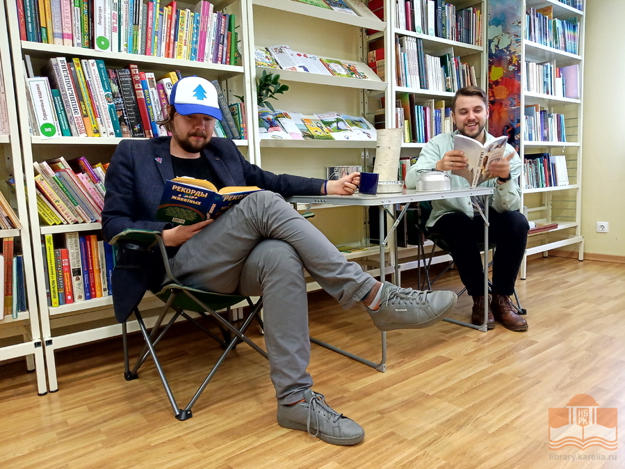 «С книгой в поход»: выставка Центра детского чтения ко Всемирному дню туризма