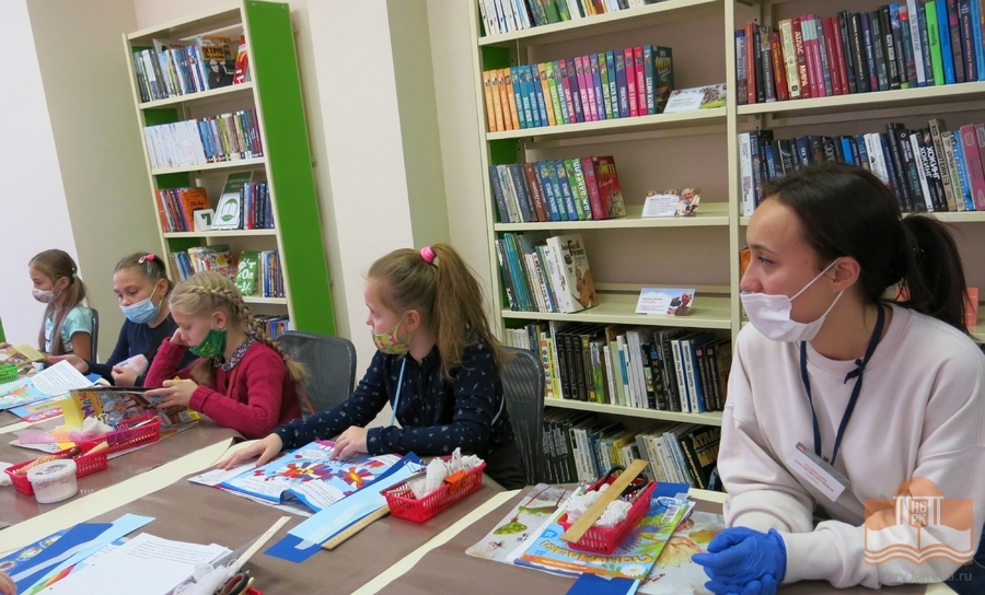 Идет познавательное занятие «Чтобы книга жила долго»