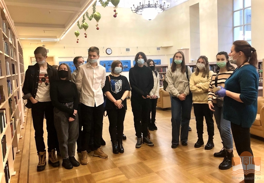 На экскурсии в Национальной библиотеке Карелии побывали девятиклассники петрозаводской средней школы № 3