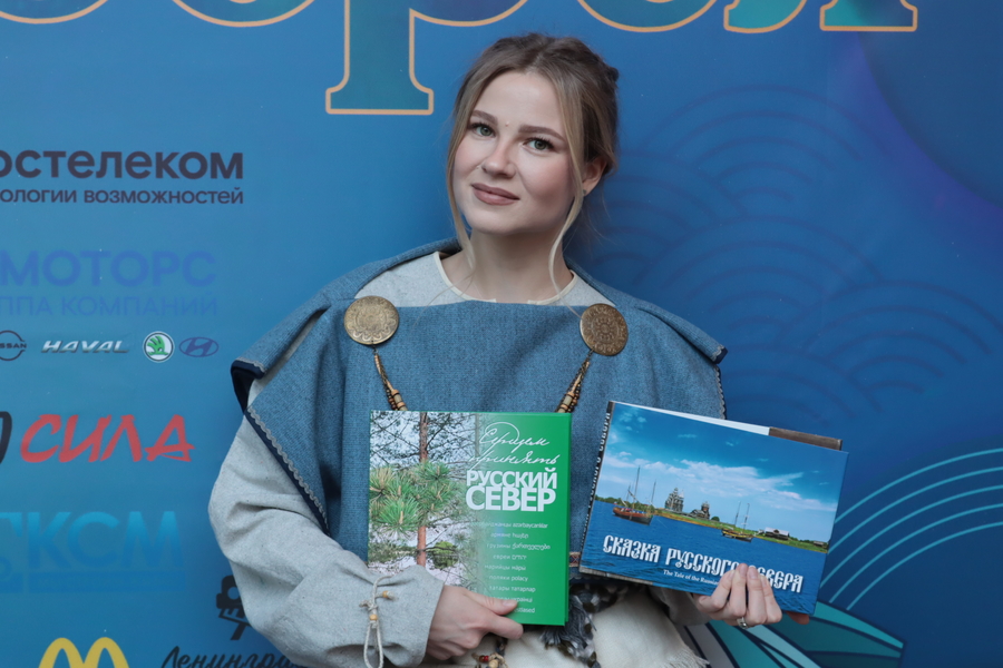В акции «Дарите книги с любовью!» приняла участие красавица Марьяне