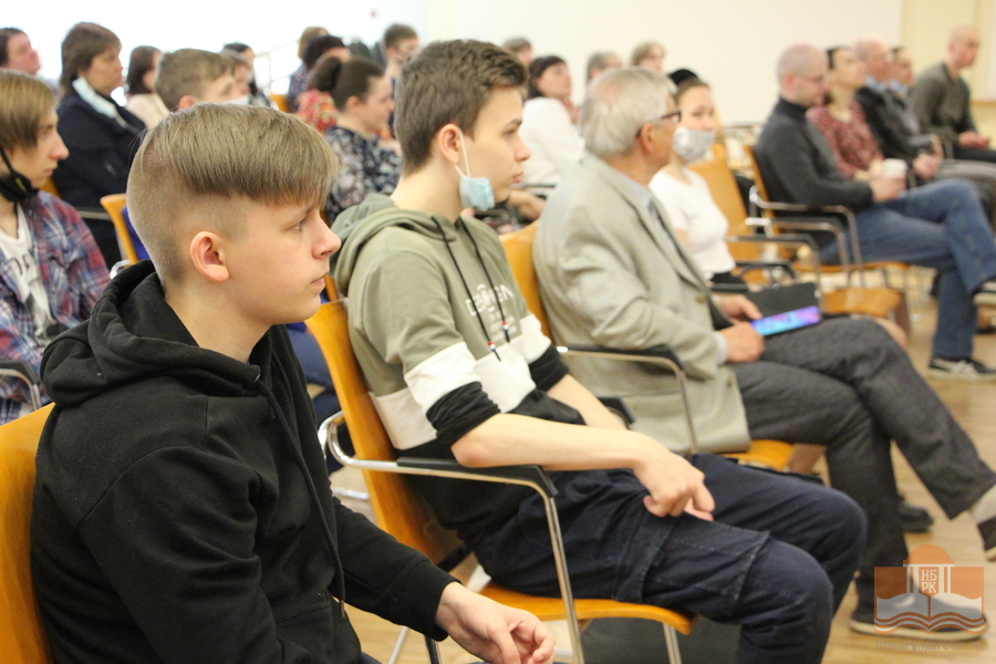 11 мая вниманию читателей НБ РК была предложена литературно-музыкальная композиция, посвящённая творчеству поэта и переводчика В. Ф. Морозова