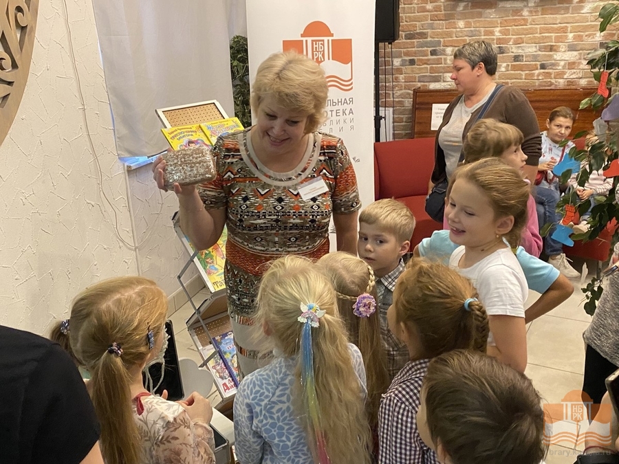 Литературно-сказочная игра «В компании с героями Корнея Чуковского»: интерактив Центра детского чтения для юных зрителей в Театре кукол