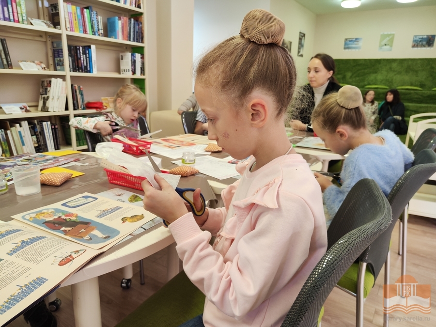 «Чтобы книга жила долго»: третье занятие познавательного цикла «Домашняя библиотека»