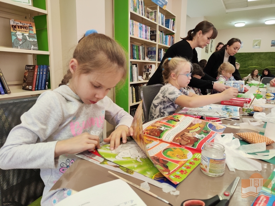 «Чтобы книга жила долго»: третье занятие познавательного цикла «Домашняя библиотека»