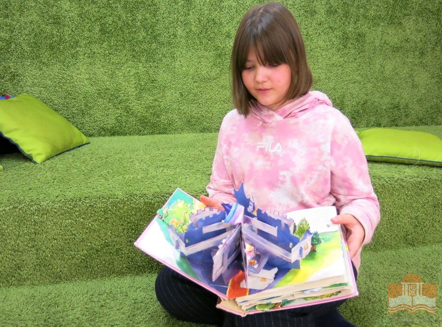 «По дорогам сказок с Шарлем Перро» отправились участники программы «Осенние каникулы с Национальной библиотекой»