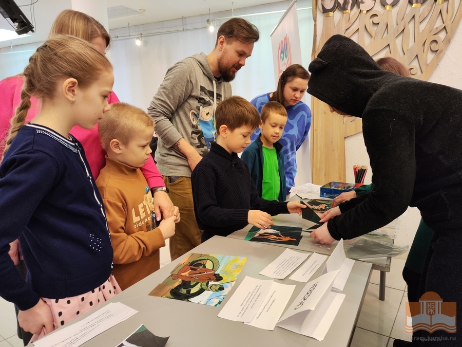 Участники литературной программы перед спектаклем «Большой мир маленькой Таффи» в Театре кукол Карелии