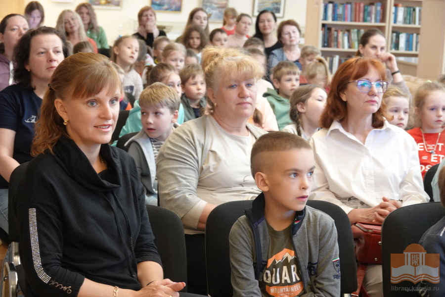 На презентации книги Анны Тиллес в Национальной библиотеке Карелии