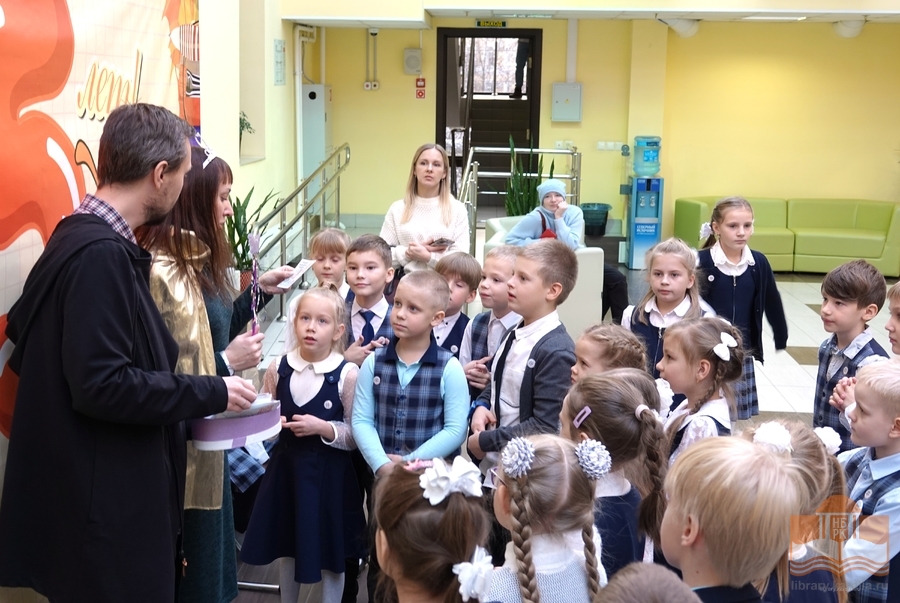 Вручение первоклашкам читательских билетов