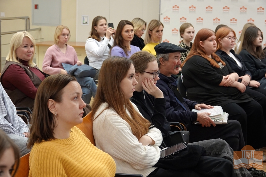 На презентации книги Марии Афониной «Лисосказки»