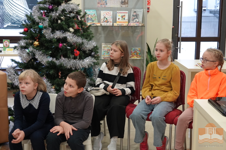 Третьеклассники школы №33 на экскурсии в Национальной библиотеке Карелии