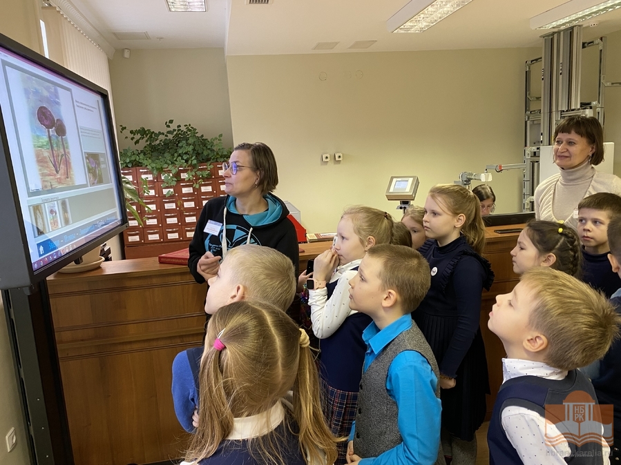 Второклассники школы № 5 на экскурсии в Национальной библиотеке Карелии