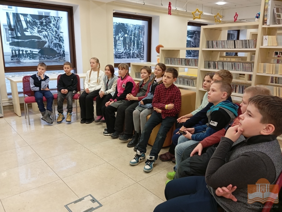 Четвероклассники школы № 5 на экскурсии в Национальной библиотеке Карелии