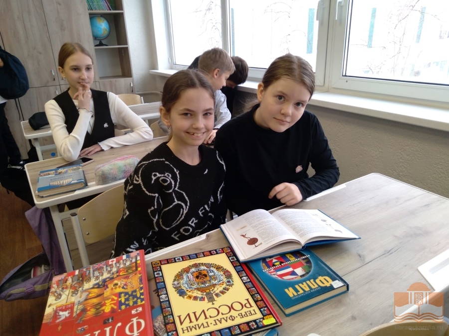 Участники просветительской программы «Флаг – это наша история, доблесть, отвага»