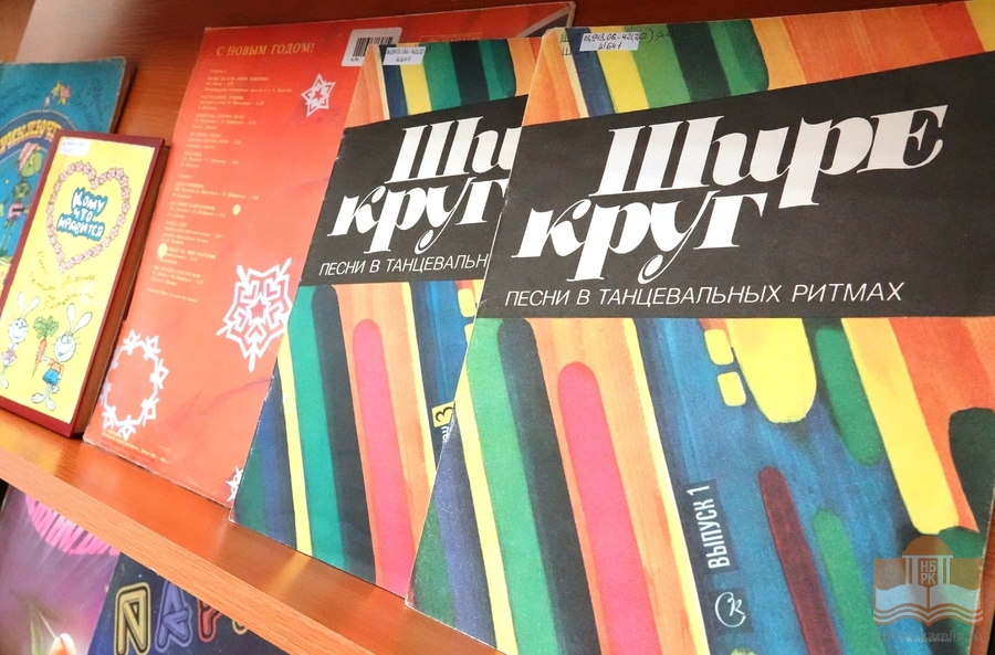 Пластинки и ноты с песнями Юрия Антонова из фонда библиотеки