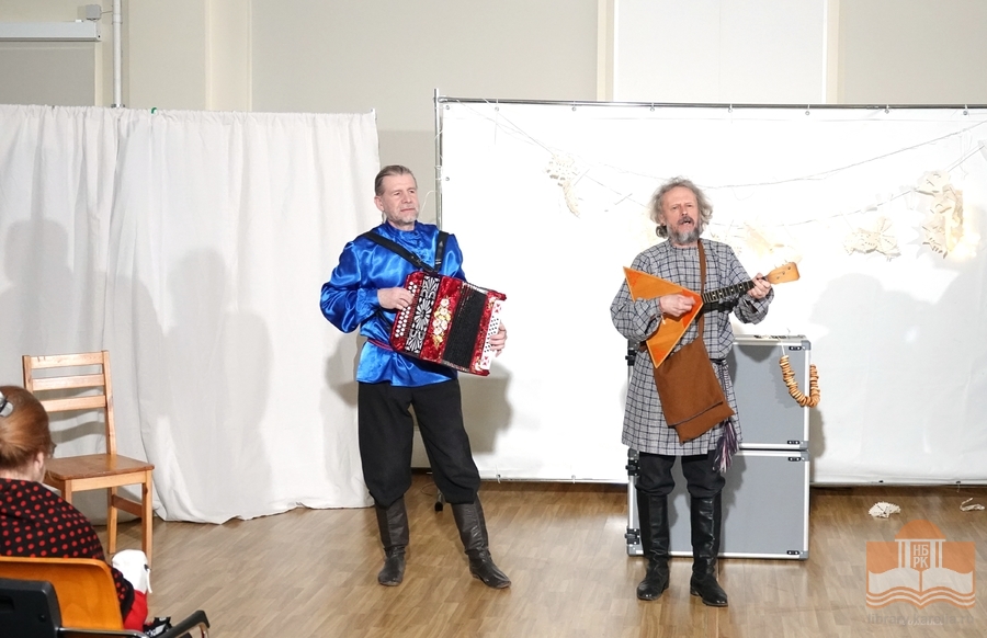 На спектакле «Морожены песни» в Национальной библиотеке Карелии