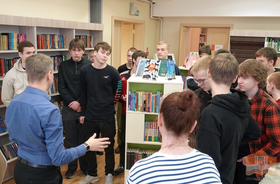 Первокурсники Петрозаводского автотранспортного техникума знакомятся с Национальной библиотекой