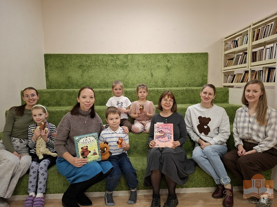 Участники творческой программы «Большой мир маленькой книги: с днём рождения, Винни-Пух!»
